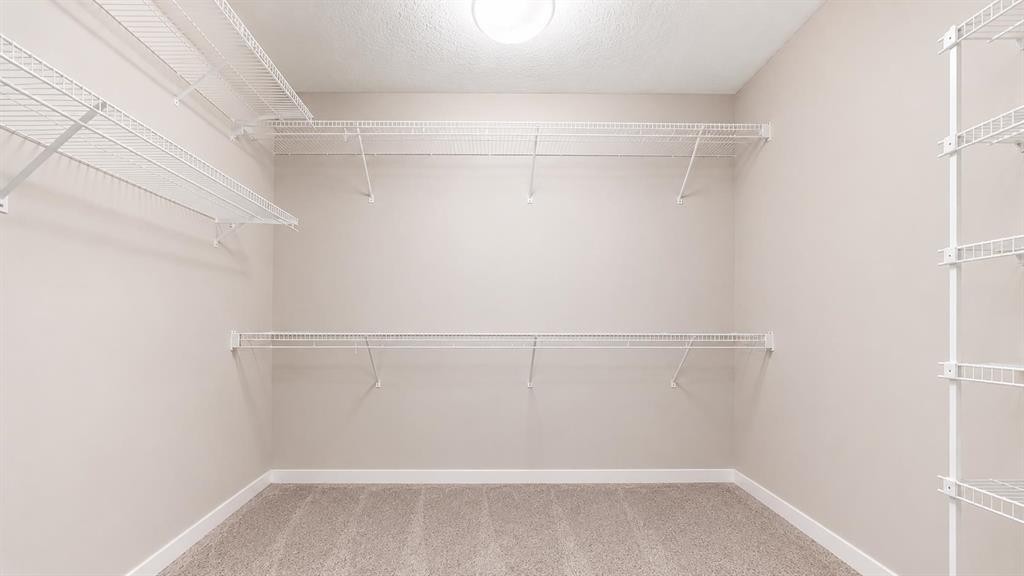 140 Howse Avenue Ne, Calgary, AB - Indoor With Storage