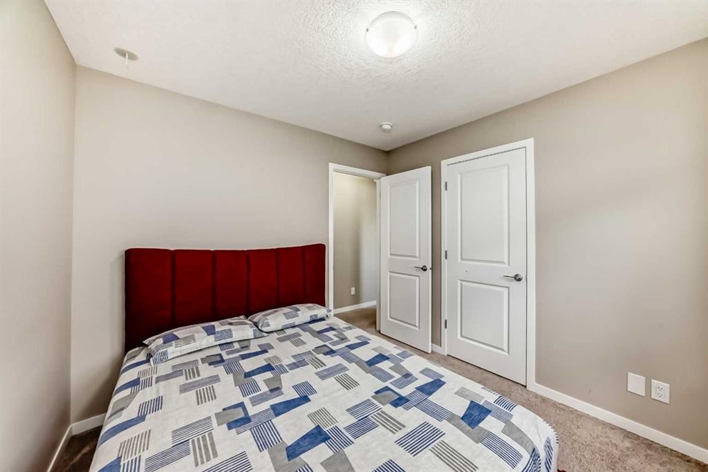 140 Howse Avenue Ne, Calgary, AB - Indoor Photo Showing Bedroom