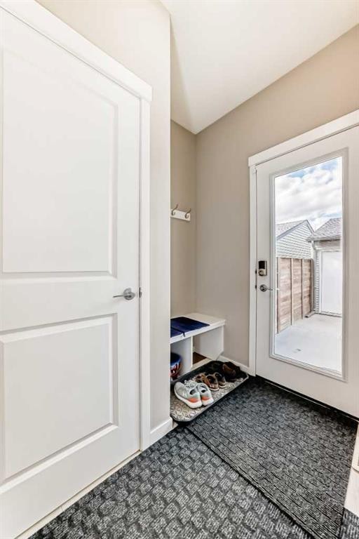 140 Howse Avenue Ne, Calgary, AB - Indoor Photo Showing Other Room
