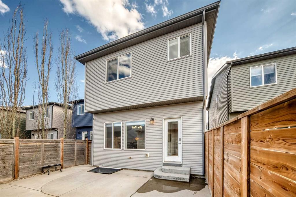 140 Howse Avenue Ne, Calgary, AB - Outdoor With Exterior