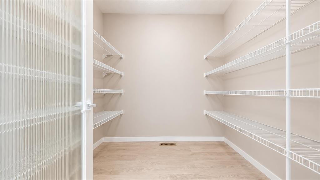 140 Howse Avenue Ne, Calgary, AB - Indoor With Storage