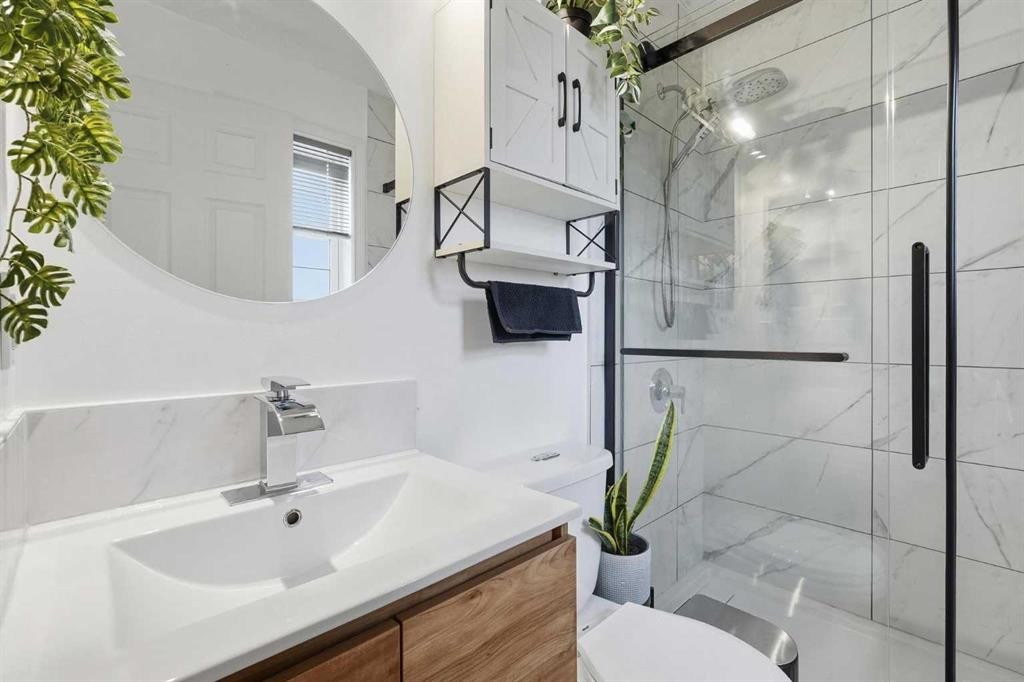 59 Taravista Street Ne, Calgary, AB - Indoor Photo Showing Bathroom