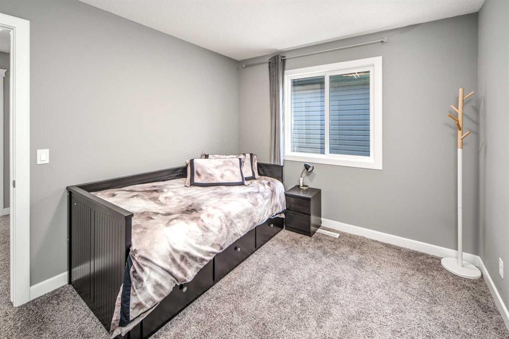 85 Legacy Glen View Se, Calgary, AB - Indoor Photo Showing Bedroom