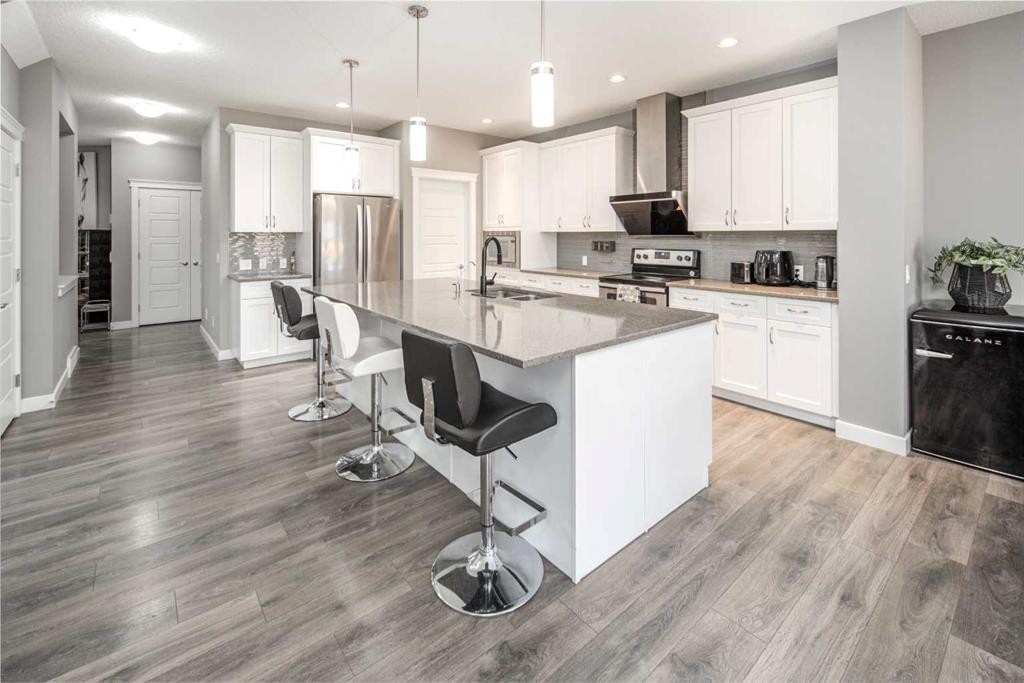85 Legacy Glen View Se, Calgary, AB - Indoor Photo Showing Kitchen With Stainless Steel Kitchen With Upgraded Kitchen