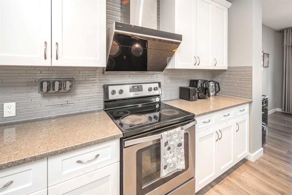 85 Legacy Glen View Se, Calgary, AB - Indoor Photo Showing Kitchen With Upgraded Kitchen