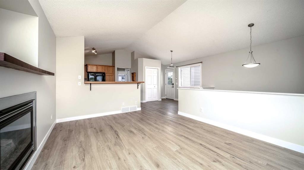 367 Copperfield Heights Se, Calgary, AB - Indoor With Fireplace