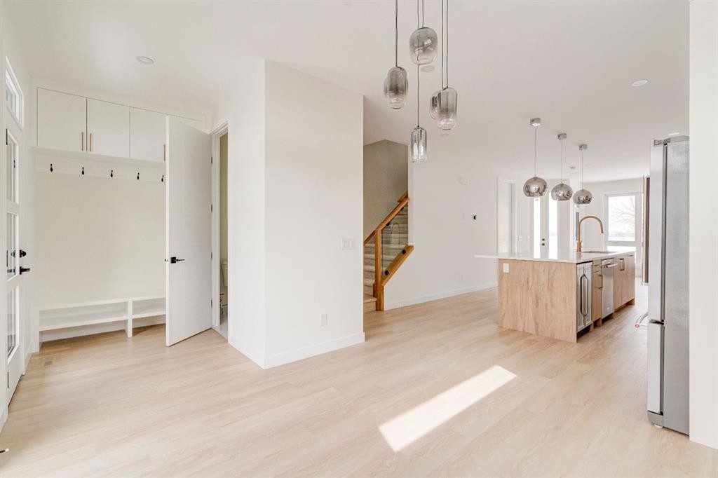 39A Moncton Road Ne, Calgary, AB - Indoor Photo Showing Kitchen