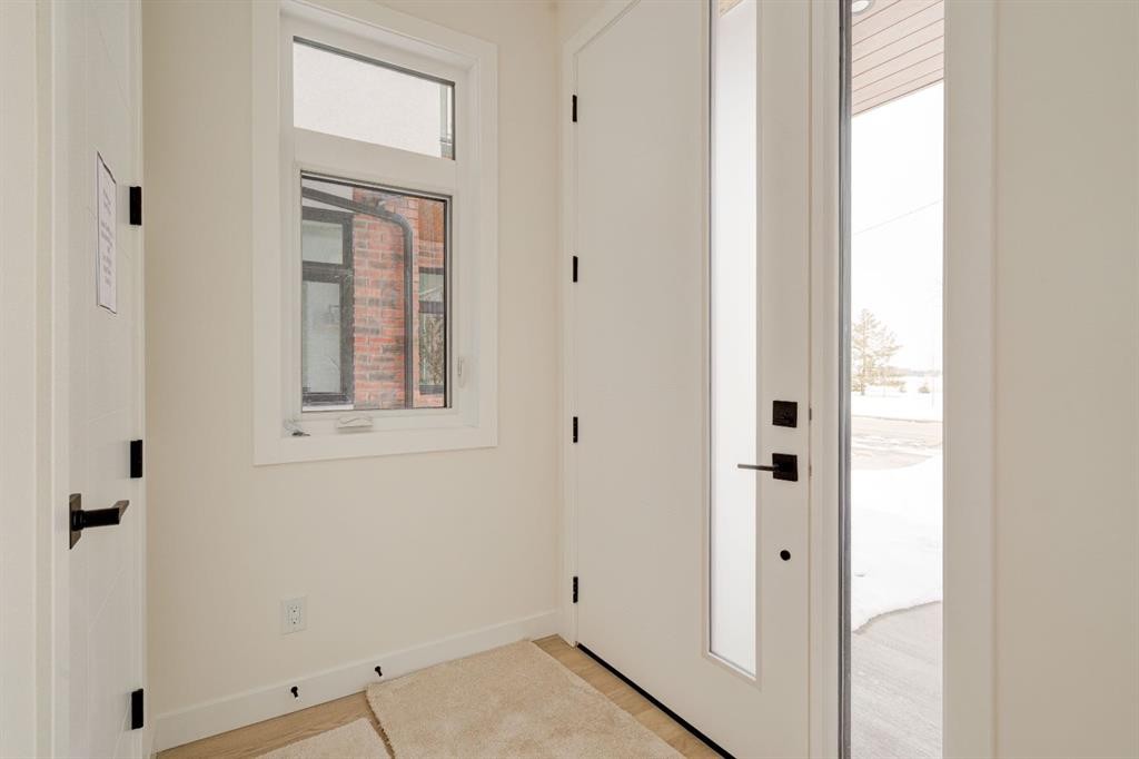 39A Moncton Road Ne, Calgary, AB - Indoor Photo Showing Other Room