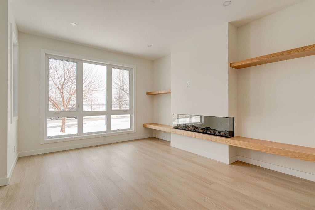39A Moncton Road Ne, Calgary, AB - Indoor Photo Showing Other Room