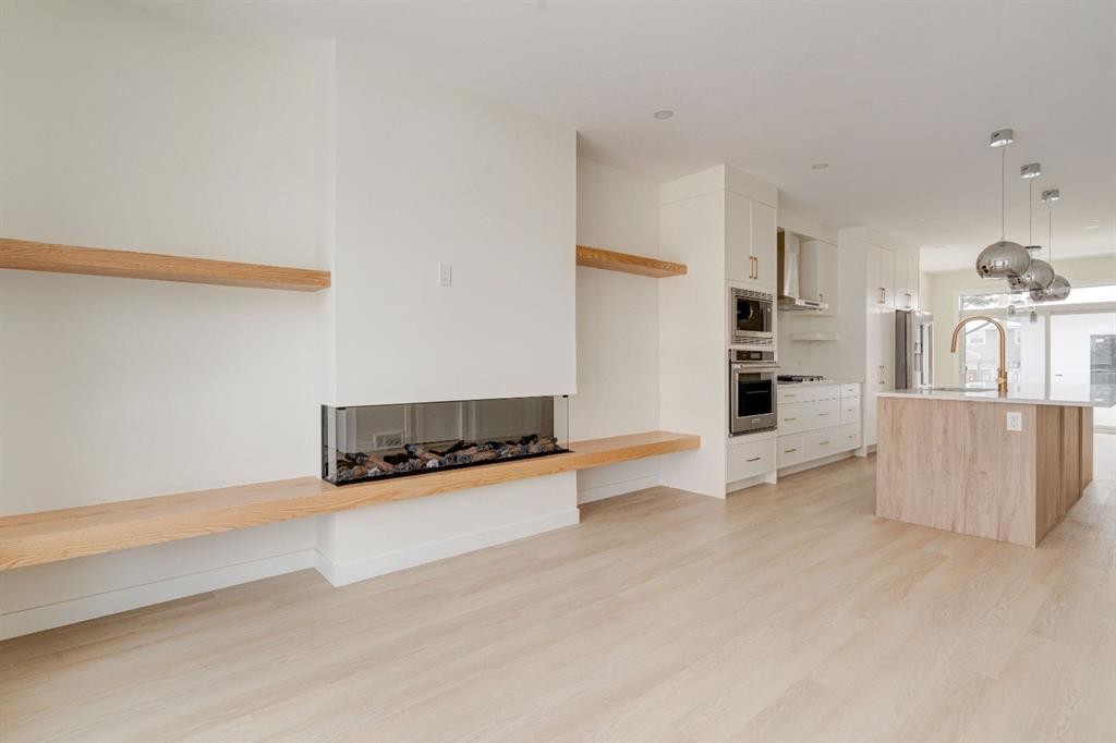 39A Moncton Road Ne, Calgary, AB - Indoor Photo Showing Kitchen