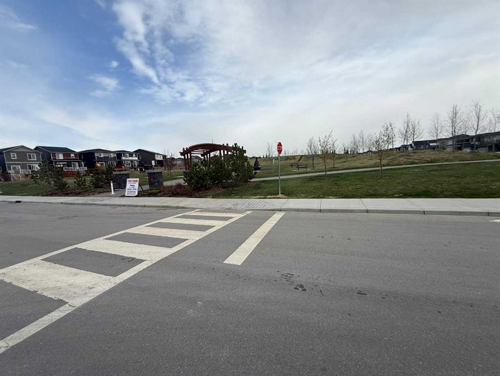 30 Emberside Link, Cochrane, AB - Outdoor