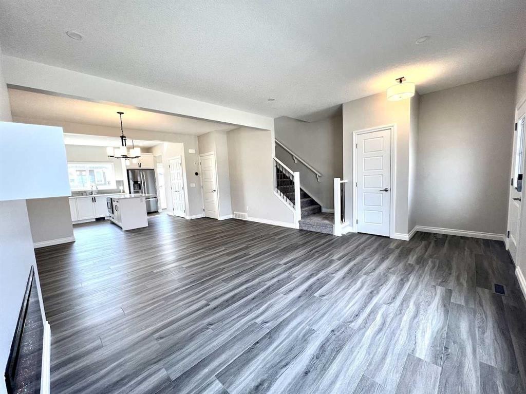 30 Emberside Link, Cochrane, AB - Indoor