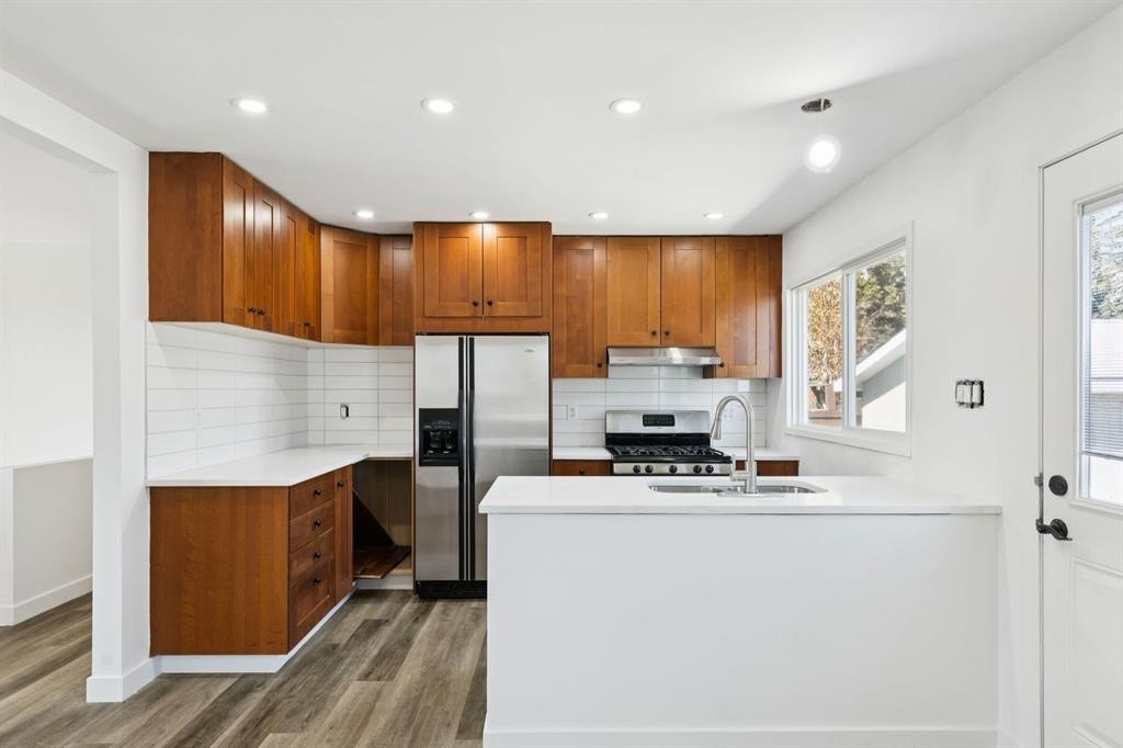 6928 Hunterbow Crescent Nw, Calgary, AB - Indoor Photo Showing Kitchen