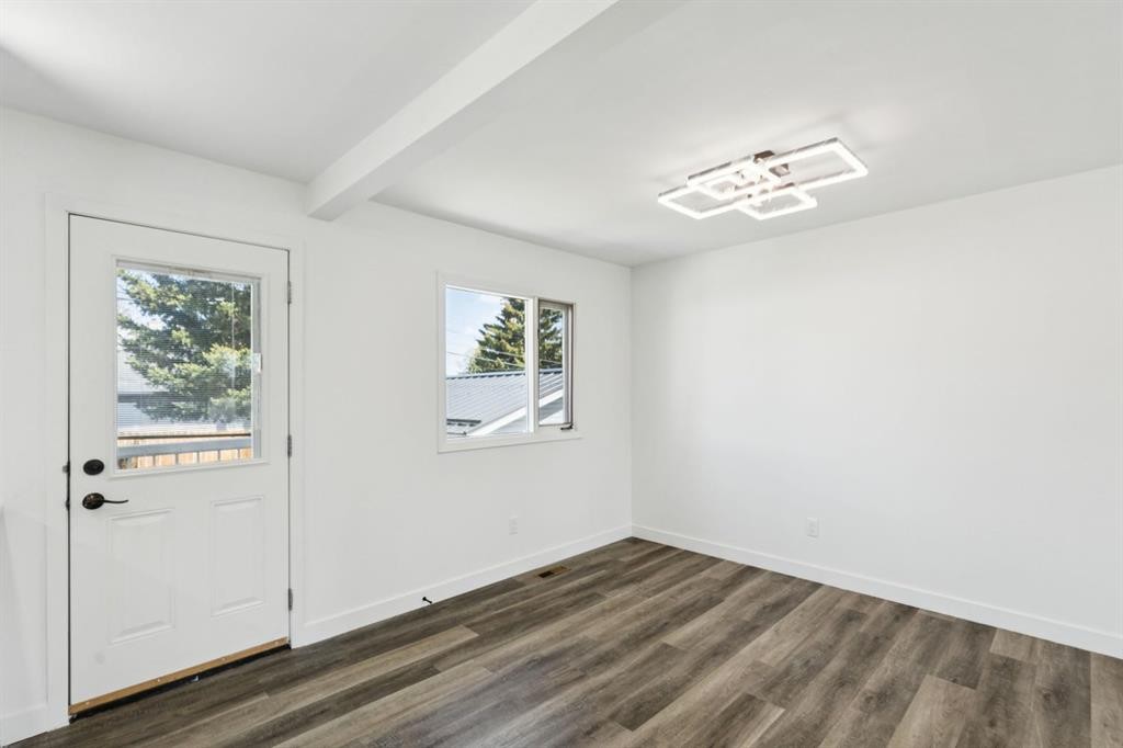 6928 Hunterbow Crescent Nw, Calgary, AB - Indoor Photo Showing Other Room