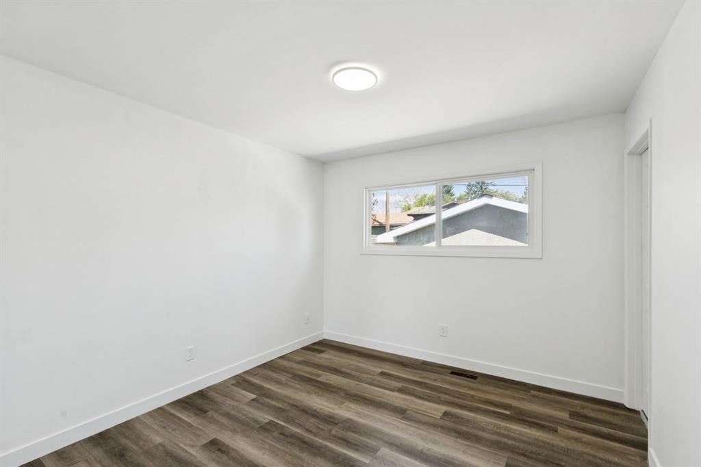 6928 Hunterbow Crescent Nw, Calgary, AB - Indoor Photo Showing Other Room