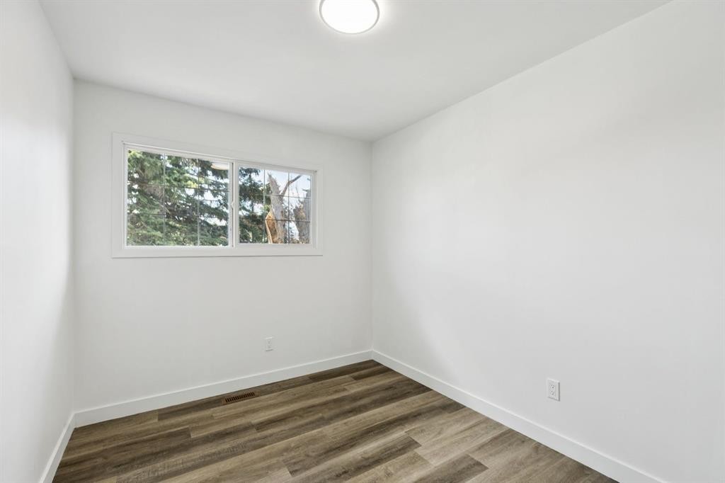 6928 Hunterbow Crescent Nw, Calgary, AB - Indoor Photo Showing Other Room