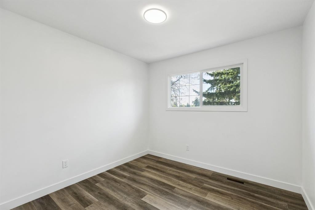 6928 Hunterbow Crescent Nw, Calgary, AB - Indoor Photo Showing Other Room