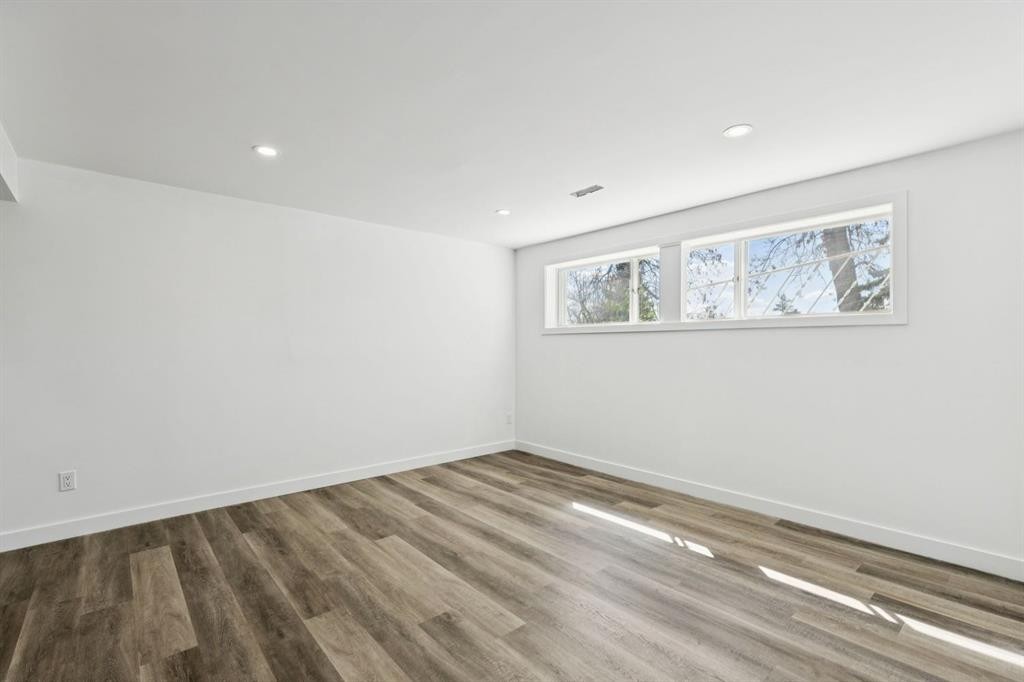 6928 Hunterbow Crescent Nw, Calgary, AB - Indoor Photo Showing Other Room