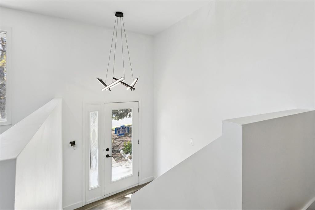6928 Hunterbow Crescent Nw, Calgary, AB - Indoor Photo Showing Other Room