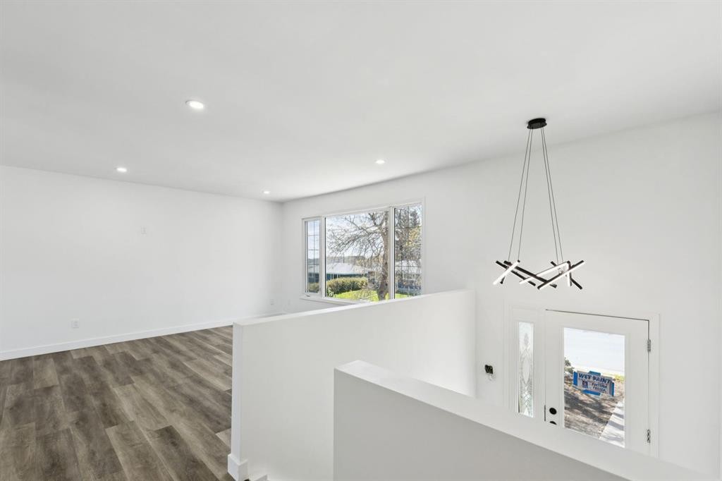 6928 Hunterbow Crescent Nw, Calgary, AB - Indoor Photo Showing Other Room