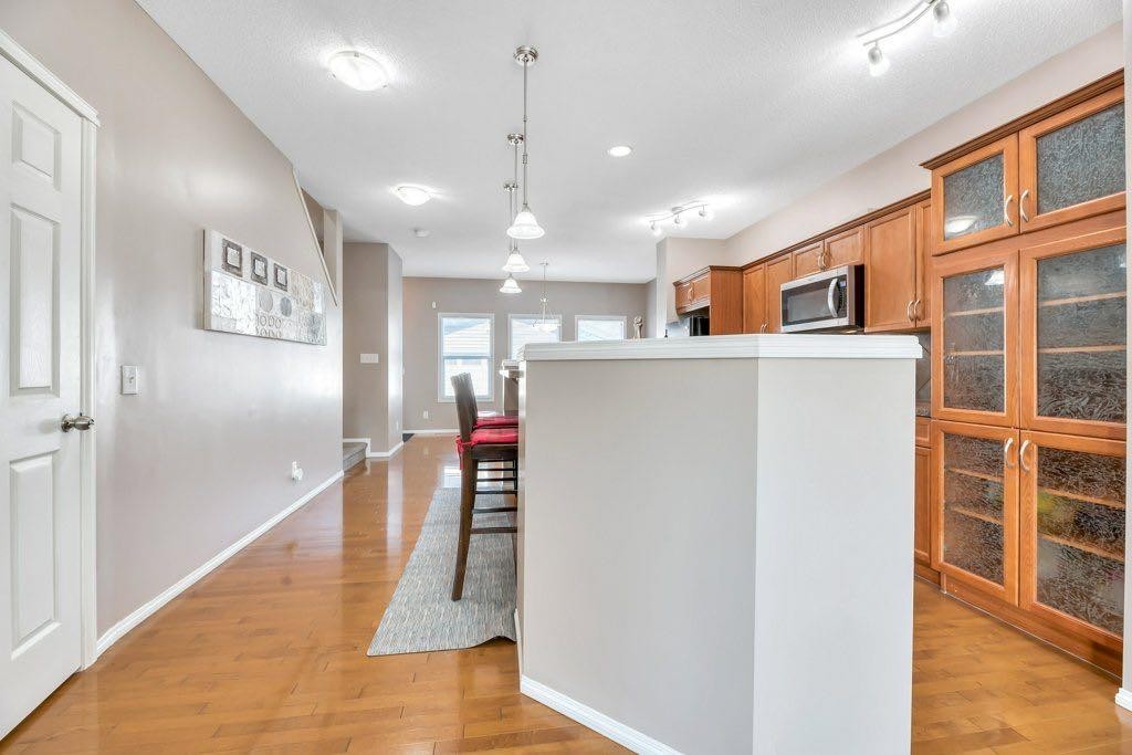319 Saddlebrook Circle Ne, Calgary, AB - Indoor