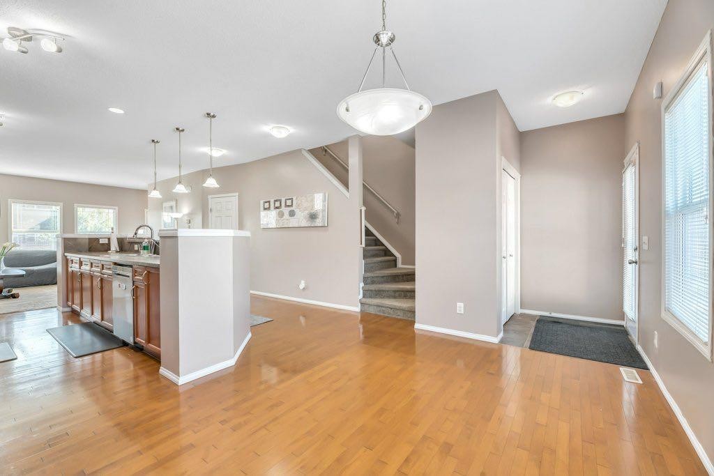 319 Saddlebrook Circle Ne, Calgary, AB - Indoor