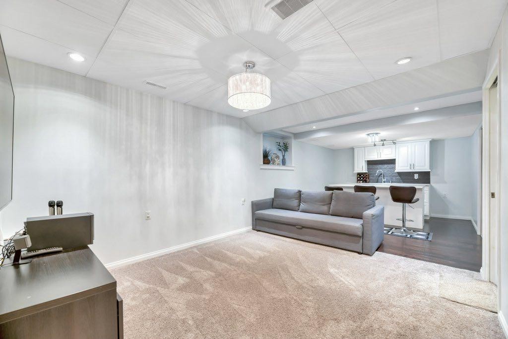 319 Saddlebrook Circle Ne, Calgary, AB - Indoor