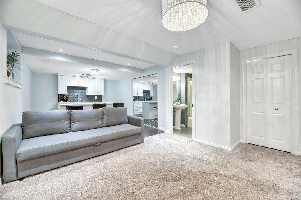 319 Saddlebrook Circle Ne, Calgary, AB - Indoor Photo Showing Living Room