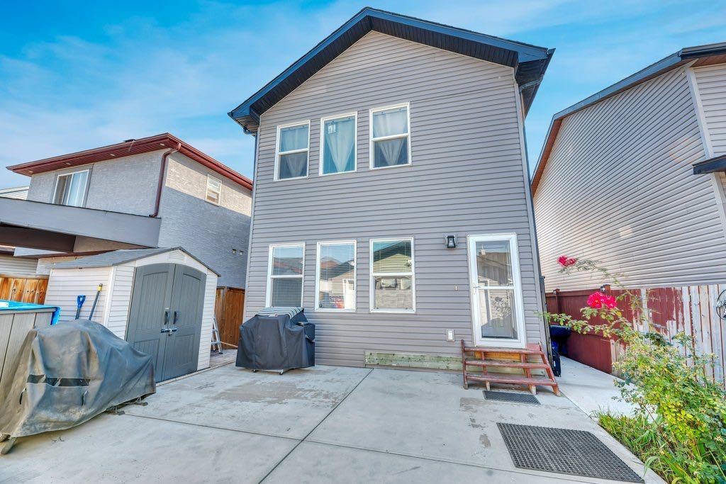 319 Saddlebrook Circle Ne, Calgary, AB - Outdoor With Exterior