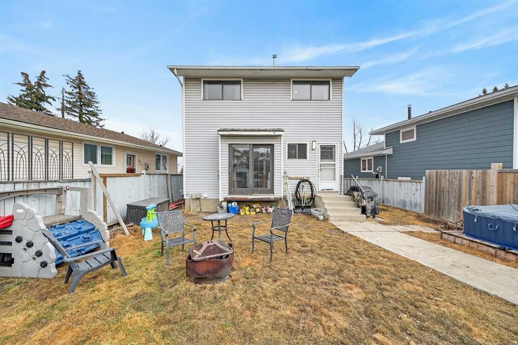103 Macewan Drive Nw, Calgary, AB - Outdoor