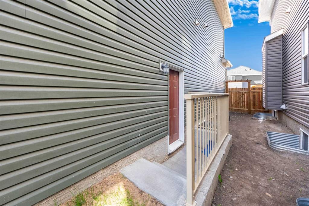 32 Saddlestone Way Ne, Calgary, AB - Outdoor