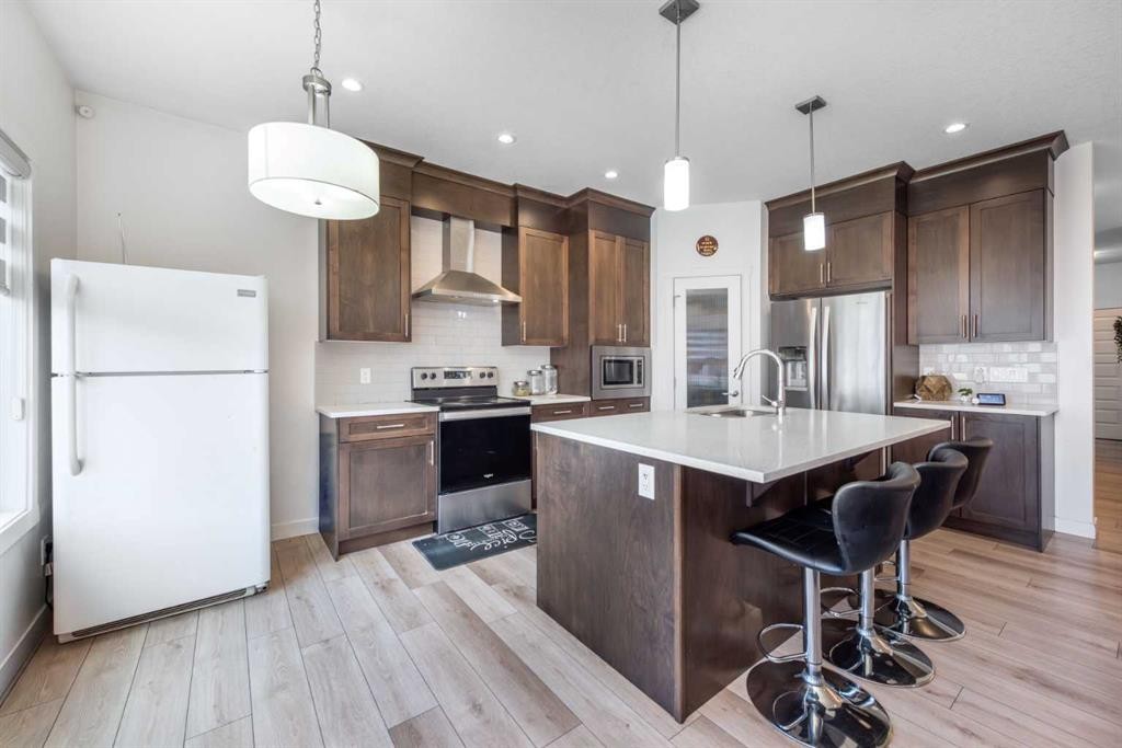 32 Saddlestone Way Ne, Calgary, AB - Indoor Photo Showing Kitchen With Upgraded Kitchen