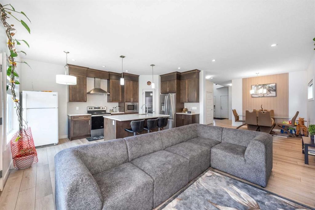 32 Saddlestone Way Ne, Calgary, AB - Indoor Photo Showing Living Room
