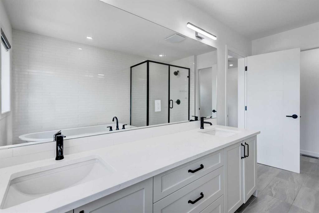 41 Copperhead Road Se, Calgary, AB - Indoor Photo Showing Bathroom