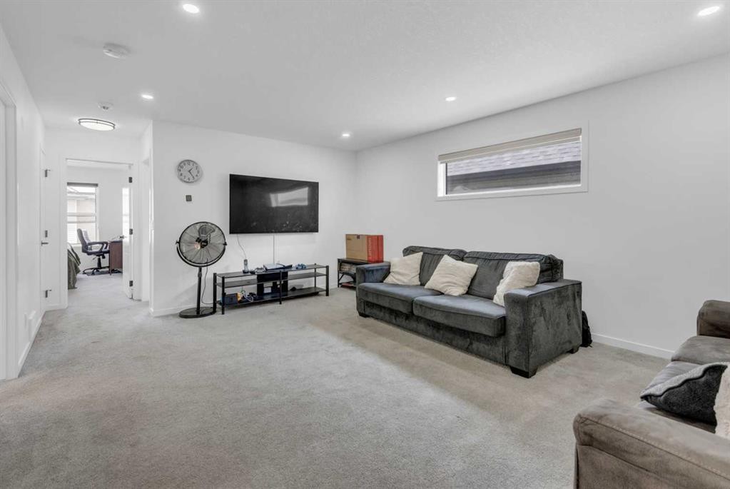 41 Copperhead Road Se, Calgary, AB - Indoor