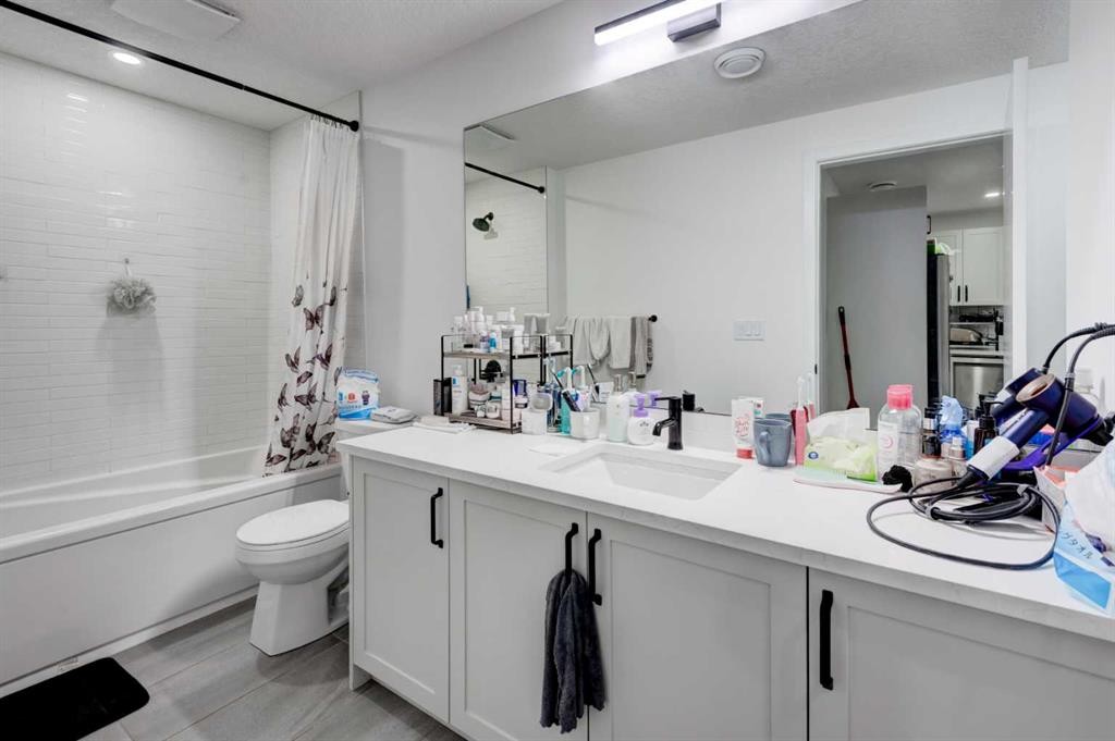 41 Copperhead Road Se, Calgary, AB - Indoor Photo Showing Bathroom