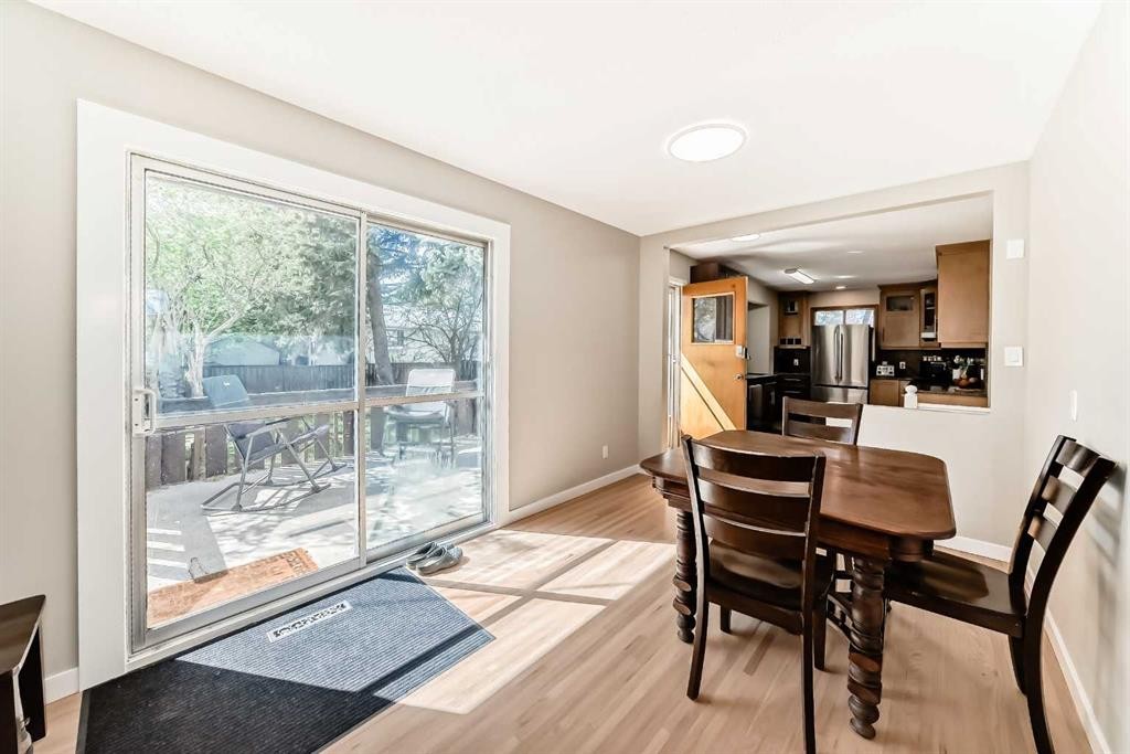 5007 Vallance Crescent Nw, Calgary, AB - Indoor Photo Showing Dining Room