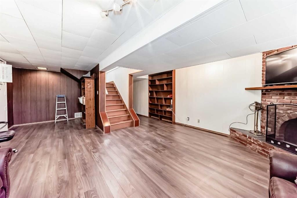 5007 Vallance Crescent Nw, Calgary, AB - Indoor With Fireplace
