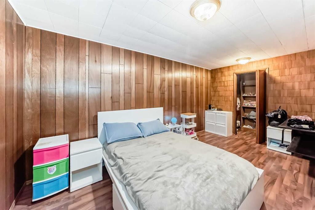 5007 Vallance Crescent Nw, Calgary, AB - Indoor Photo Showing Bedroom