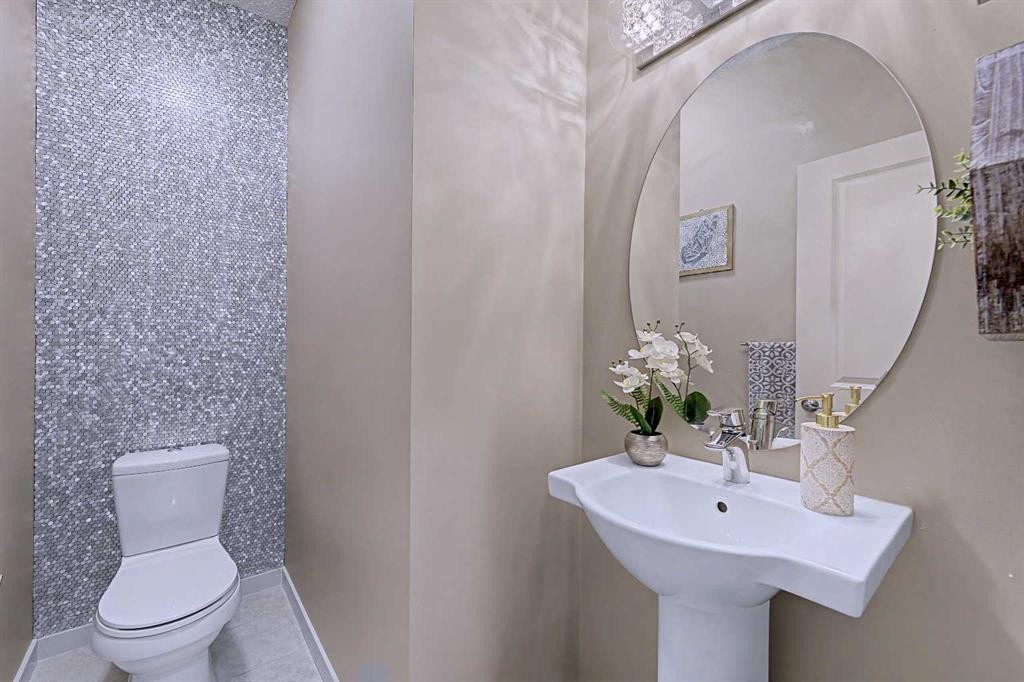 80 Chaparral Valley Crescent Se, Calgary, AB - Indoor Photo Showing Bathroom