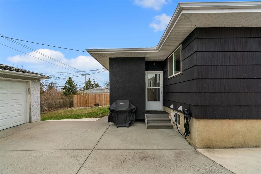 254 Hendon Drive Nw, Calgary, AB - Outdoor With Exterior