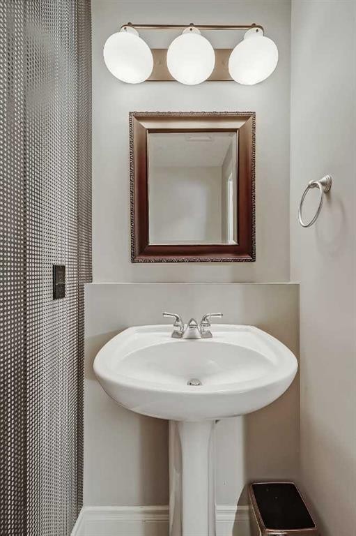 3629 1A Street Sw, Calgary, AB - Indoor Photo Showing Bathroom