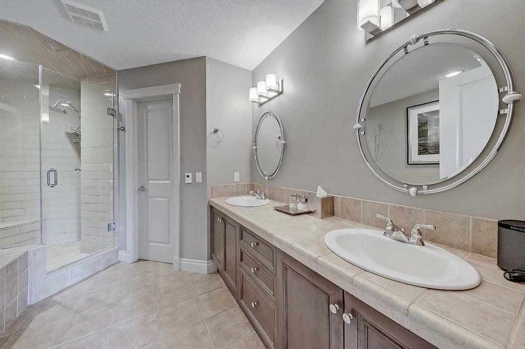 3629 1A Street Sw, Calgary, AB - Indoor Photo Showing Bathroom