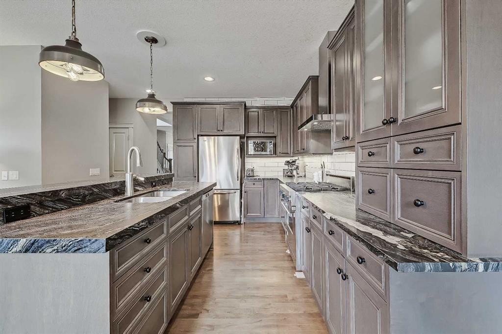 3629 1A Street Sw, Calgary, AB - Indoor Photo Showing Kitchen With Upgraded Kitchen