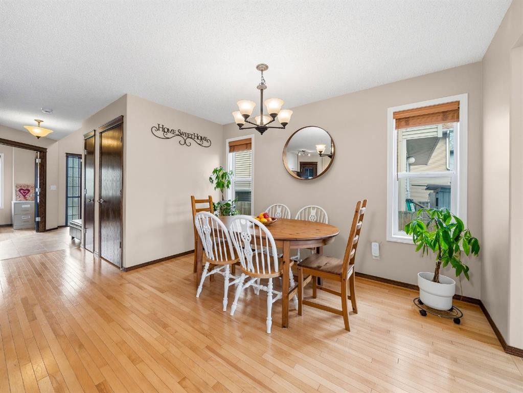 28 Cranberry Lane Se, Calgary, AB - Indoor Photo Showing Dining Room