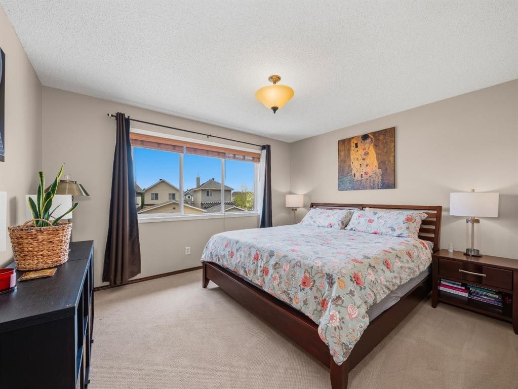 28 Cranberry Lane Se, Calgary, AB - Indoor Photo Showing Bedroom