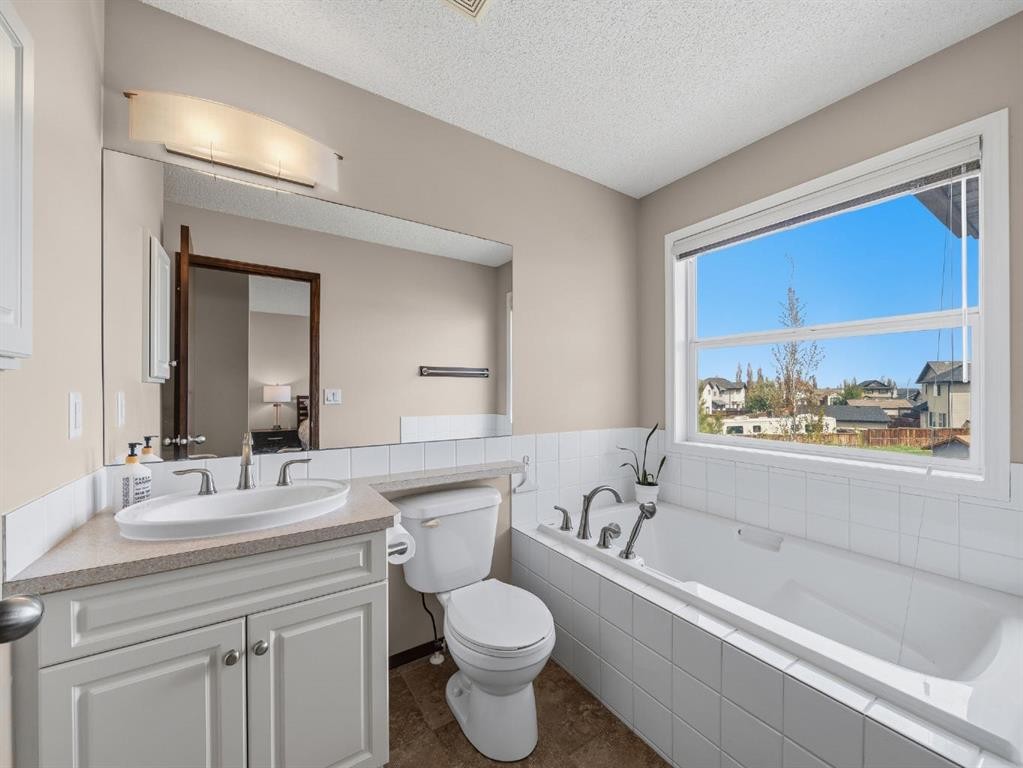 28 Cranberry Lane Se, Calgary, AB - Indoor Photo Showing Bathroom