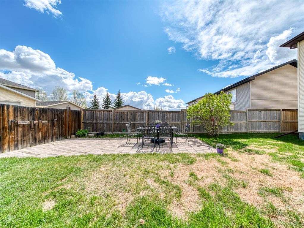28 Cranberry Lane Se, Calgary, AB - Outdoor