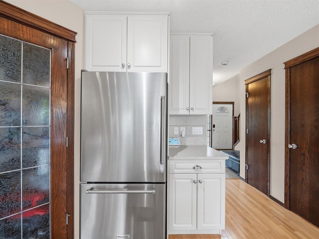 28 Cranberry Lane Se, Calgary, AB - Indoor Photo Showing Kitchen