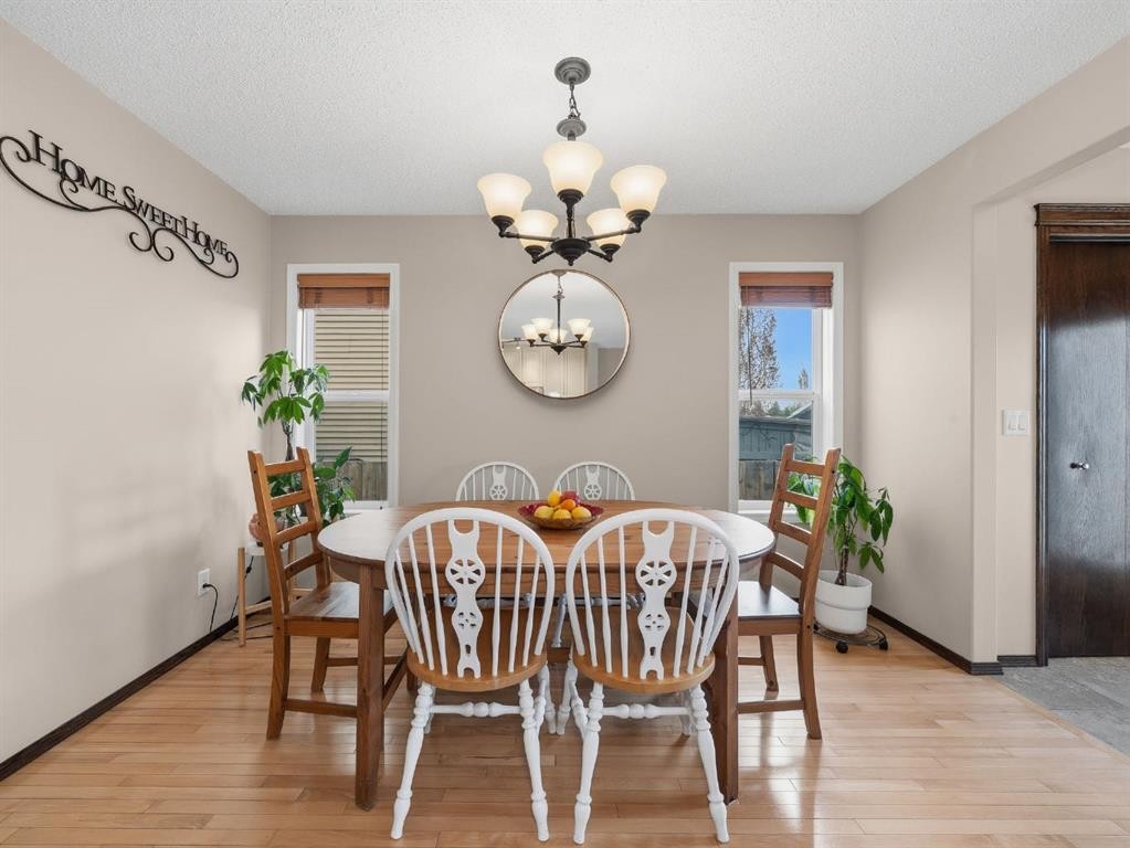 28 Cranberry Lane Se, Calgary, AB - Indoor Photo Showing Dining Room